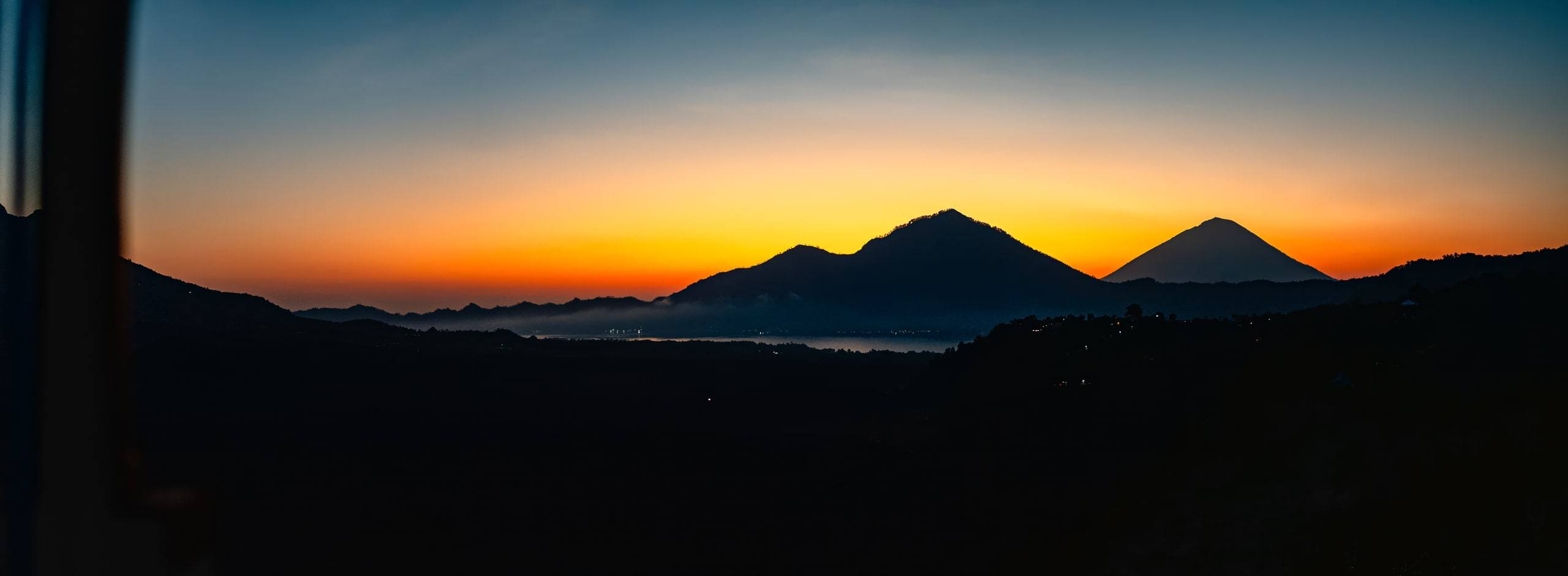 Sonnenaufgang über den Vulkanen Batur und Agung auf Bali